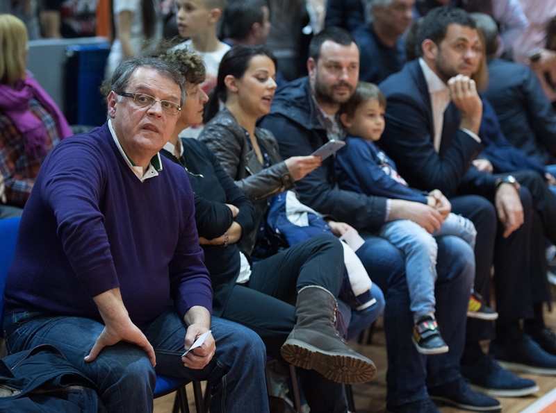 Човић: Помоћ или распродаја шампиона